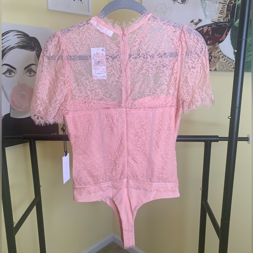 💫HP‼️💫 NWT ASTR THE LABEL Lacie Illusion Lace Bodysuit in Blush Pink, Size XS - Picture 7 of 7